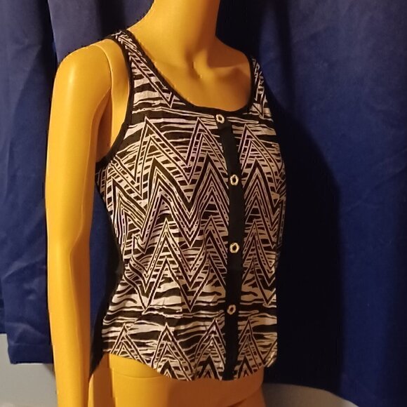 NWT - BOA Cute Pull Over Top (USA) - Picture 1 of 8